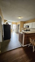 528 Wagner St, Unit Apt. 102 in Fort Wayne, IN - Building Photo - Building Photo