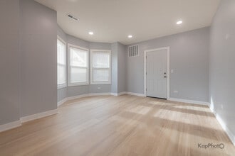 2821 S Emerald Ave, Unit 2R in Chicago, IL - Building Photo - Building Photo