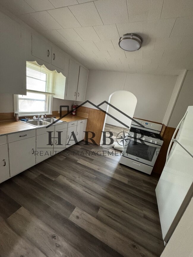 property at 615 Walnut St