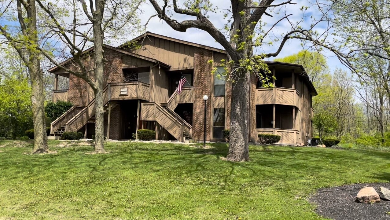 106 Hartford Ct, Unit 106 Hartford Court in Lima, OH - Building Photo