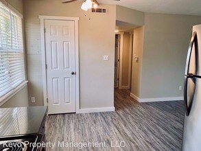 1411 Rebecca Ln in Norman, OK - Foto de edificio - Building Photo