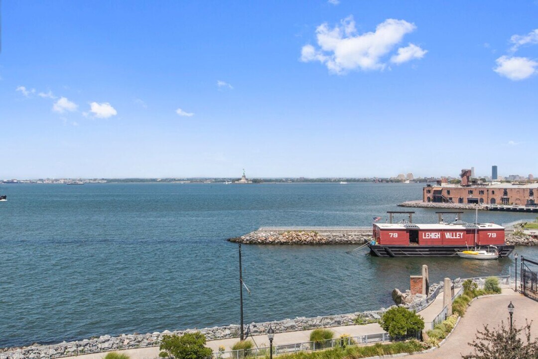 275 Conover St in Brooklyn, NY - Building Photo