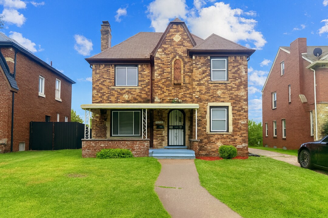 17376 Woodingham Dr in Detroit, MI - Building Photo