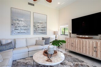 613 Beachwalk Cir in Naples, FL - Building Photo - Building Photo