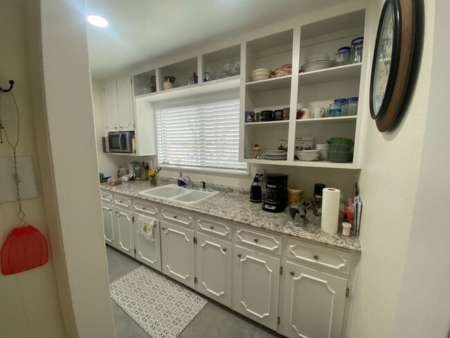 336 Lynne Way, Unit B in El Paso, TX - Foto de edificio - Building Photo
