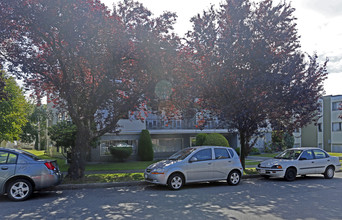 Crystal Court in Vancouver, BC - Building Photo - Building Photo