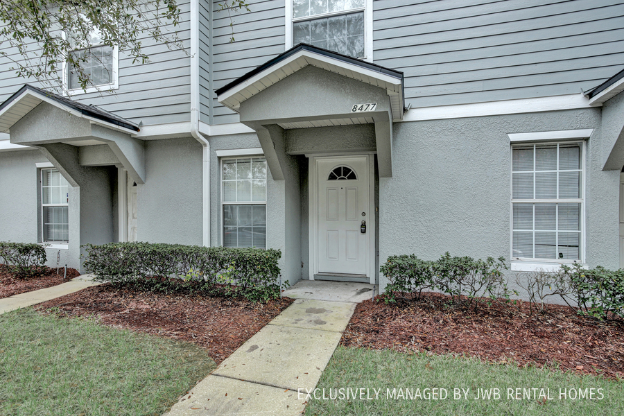 8477 McGirts Village Ln in Jacksonville, FL - Building Photo