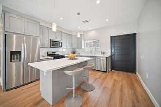 8436 Oakdale Ave in Los Angeles, CA - Building Photo - Building Photo