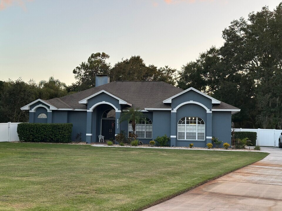 2547-2546 6 Point Ct in Lakeland, FL - Building Photo