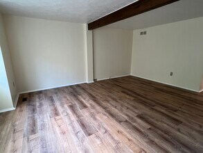 792 Wheatland Cir in Bridgeville, PA - Building Photo - Building Photo