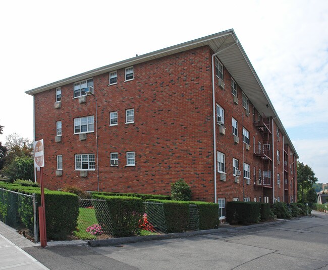 140 Grace Church St in Port Chester, NY - Building Photo - Building Photo