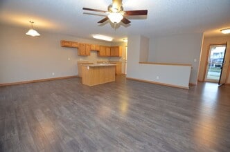 775 SE Olson Dr in Waukee, IA - Building Photo - Building Photo