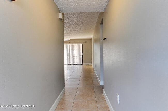 333 S Patrick Dr in Satellite Beach, FL - Building Photo - Building Photo