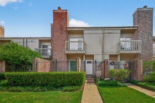 12691 Briar Patch Dr in Houston, TX - Building Photo