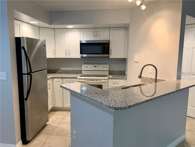 4536 Commander Dr, Unit 1517 in Orlando, FL - Building Photo - Building Photo