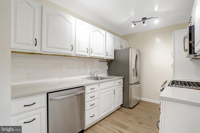 2800 Joseph Makell Ct in Alexandria, VA - Building Photo - Building Photo