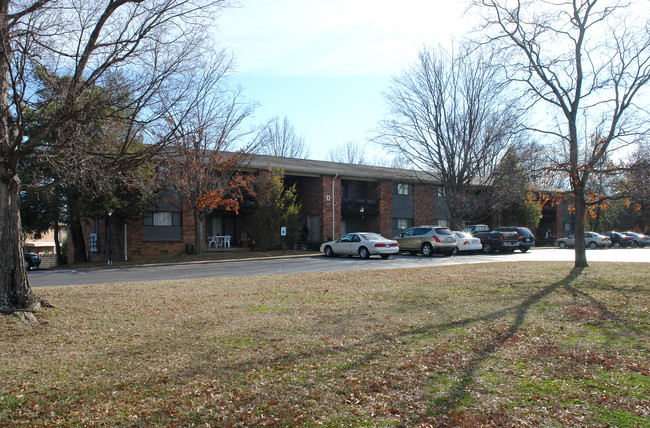 McMurray Manor Apartments in Nashville, TN - Building Photo - Building Photo