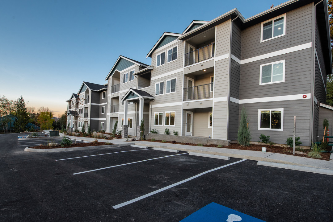 Huntington Place Apartments in Puyallup, WA - Building Photo