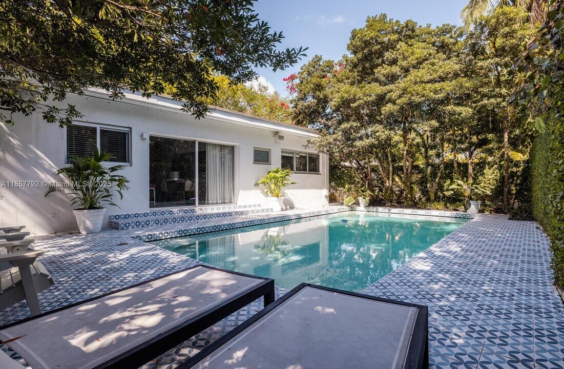 420 NE 87th St in El Portal, FL - Building Photo