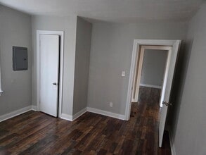 4879 Charlotte Dr in Louisville, KY - Building Photo - Building Photo