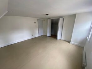 2 Chapel St in Newmarket, NH - Building Photo - Building Photo