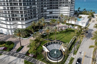 Majestic Tower in Bal Harbour, FL - Building Photo - Building Photo