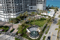 Majestic Tower in Bal Harbour, FL - Foto de edificio - Building Photo