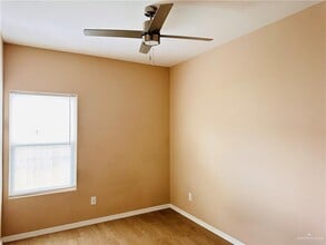 11 West Dr in Edinburg, TX - Building Photo - Building Photo