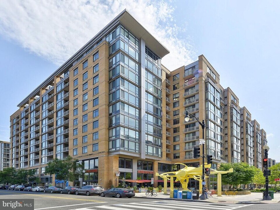 475 K St NW, Unit 405 in Washington, DC - Building Photo