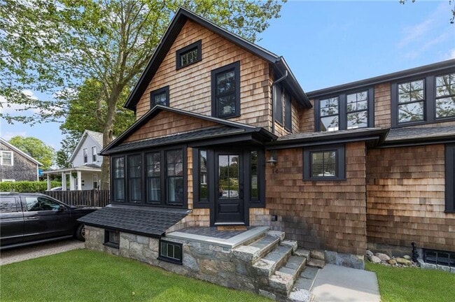 14 Robinson St in Narragansett, RI - Building Photo - Building Photo