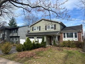448 W 4th Ave in Roselle, NJ - Building Photo