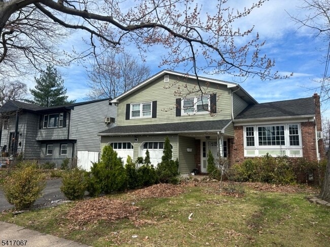 property at 448 W 4th Ave