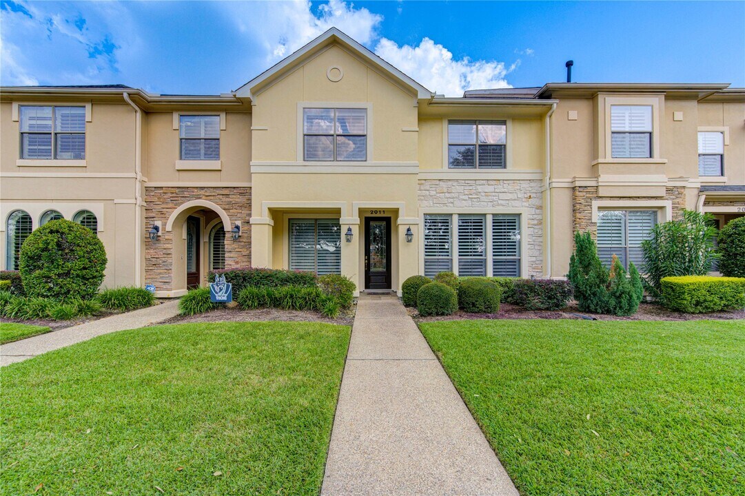 2011 Spring Cedar Ln in Houston, TX - Building Photo