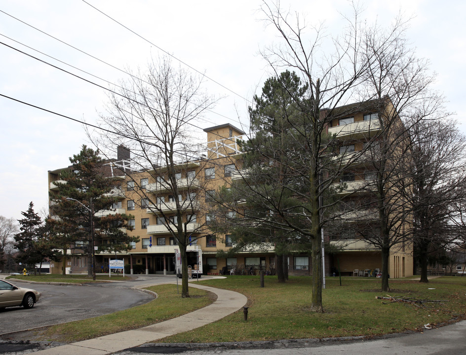 40 Dixington Cres in Toronto, ON - Building Photo