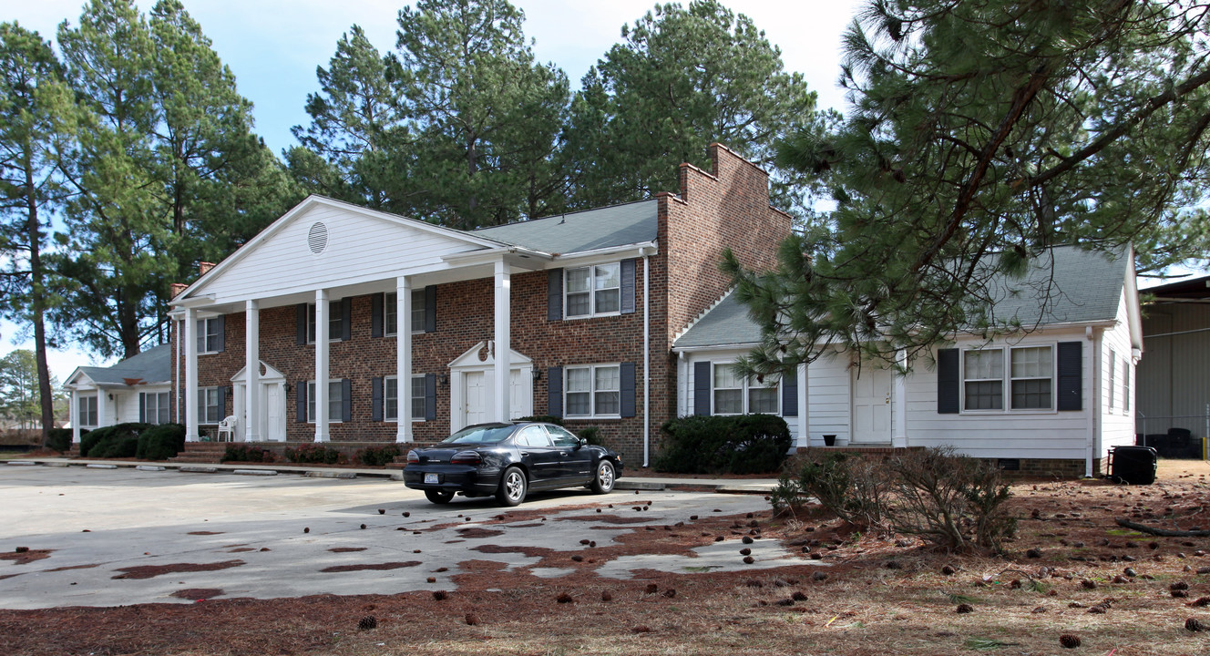 107 Plaza Pl in Smithfield, NC - Building Photo