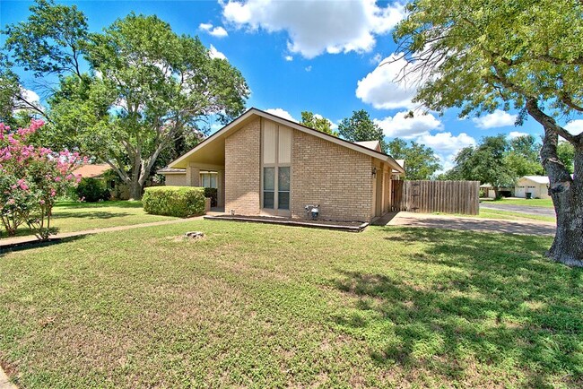 601 Hillbrook Dr in Round Rock, TX - Building Photo - Building Photo