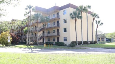 3101 NW 47th Terrace in Lauderdale Lakes, FL - Building Photo - Building Photo