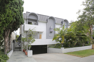 907 7th St in Santa Monica, CA - Building Photo - Primary Photo