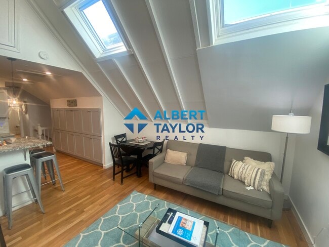 15 Chiswick Ter, Unit 5 in Boston, MA - Foto de edificio - Building Photo