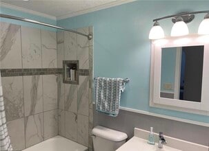 7340 York Ave S, Unit 104 in Minneapolis, MN - Foto de edificio - Building Photo