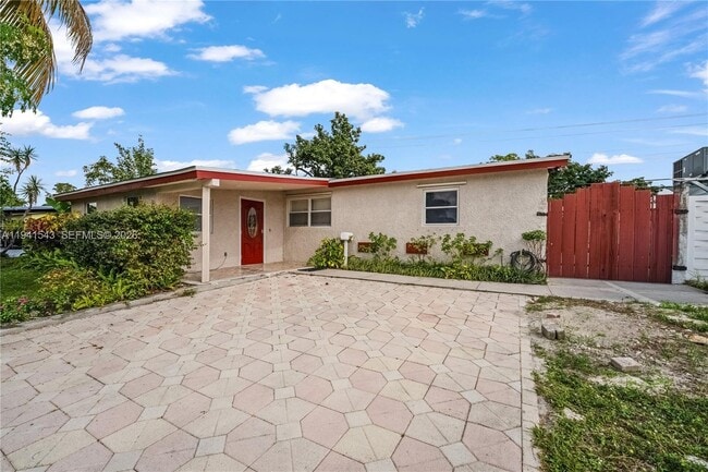 801 N 70th Ave in Hollywood, FL - Building Photo - Building Photo