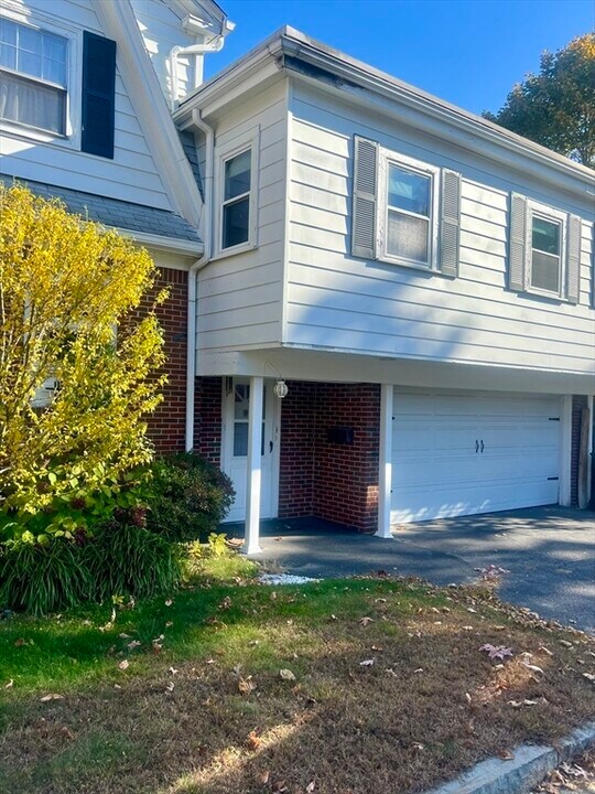 20 Vernon St in Abington, MA - Building Photo
