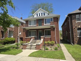 1096 Beaconsfield Ave, Unit 1S in Grosse Pointe Park, MI - Building Photo