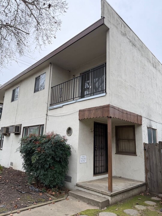2412 14th St in Sacramento, CA - Building Photo