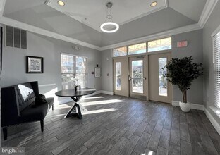 12919 Alton Square in Herndon, VA - Foto de edificio - Building Photo