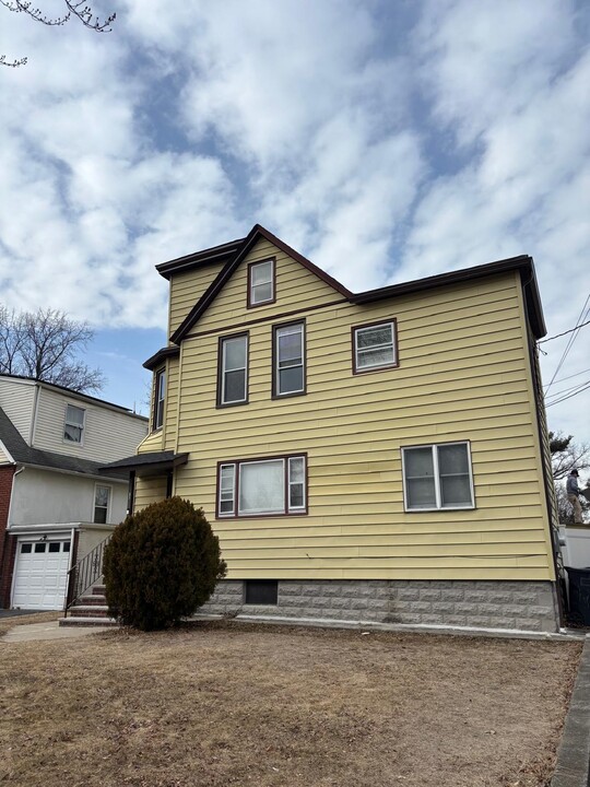 45 E Broad St, Unit 2 in Bergenfield, NJ - Building Photo