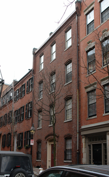 130 Myrtle St in Boston, MA - Foto de edificio