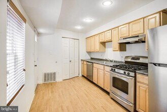 729 10th St NE in Washington, DC - Building Photo - Building Photo