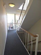 3115 Patrick Henry Dr, Unit Chateaux #520 in Falls Church, VA - Building Photo - Building Photo