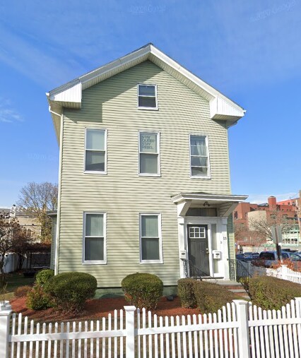 13 Pleasant St, Unit 1R